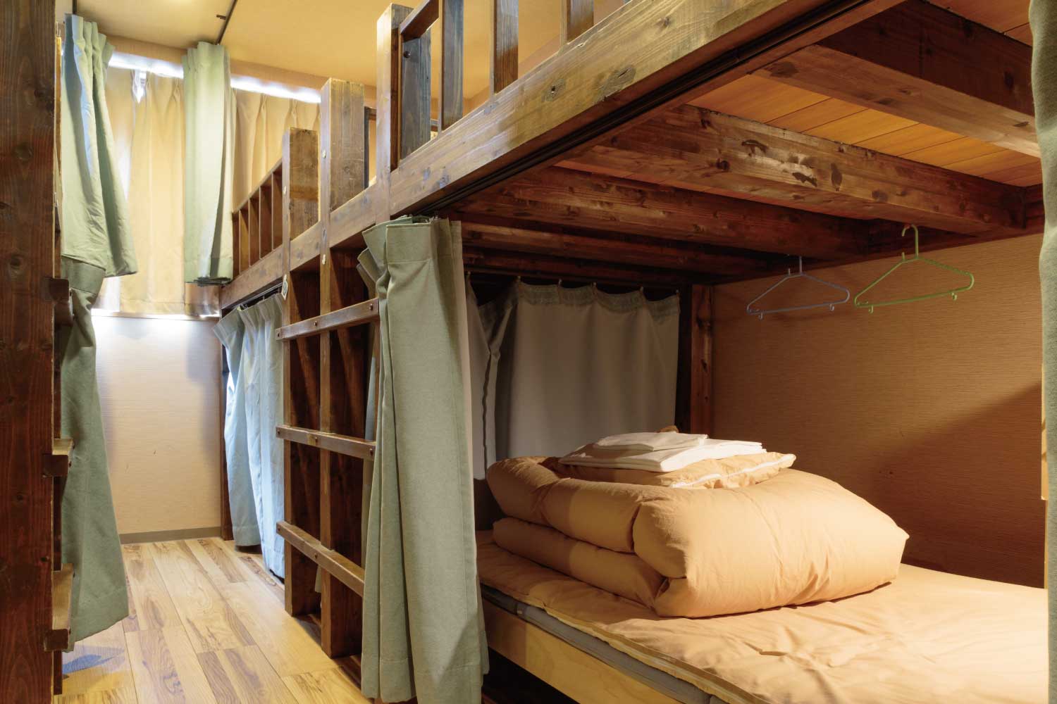 8 Bed Mixed Dormitory Room