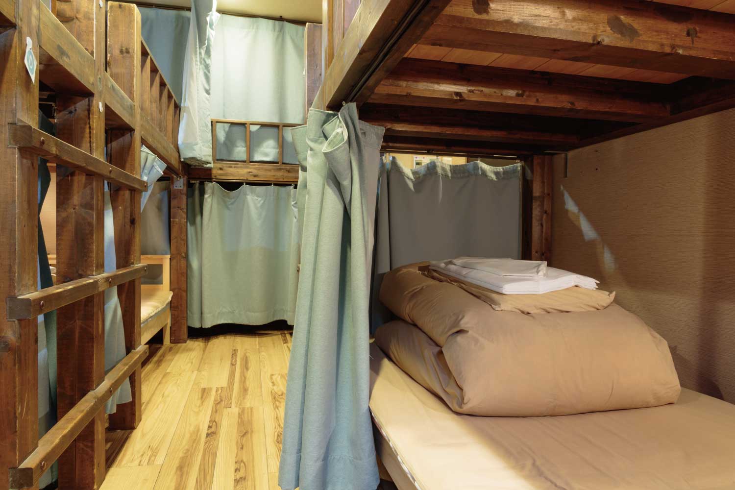 8 Bed Mixed Dormitory Room